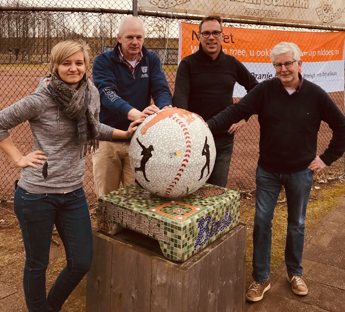 JamilaBakkers's tweet photo. Vandaag handjes uit de mouwen met deze gents bij @BirdsZoetermeer in het kader van #nldoet2018 https://t.co/nxohVaZRKr