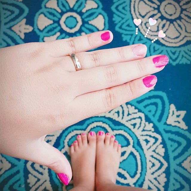 nynakawaii's tweet photo. Desde 2013 eu não pintava uma #filhaunica e sentia falta de fazer algo novo ❤️🌸 #nails #unhas #esmalte https://t.co/YXFIIbHf6Q https://t.co/LmQr4p3IGU