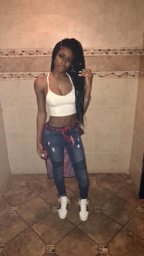 msnijaak's tweet photo. fuck what u heard , im lit❤️🖤🤤 #youngestdoingit https://t.co/8PJkcavX6Y
