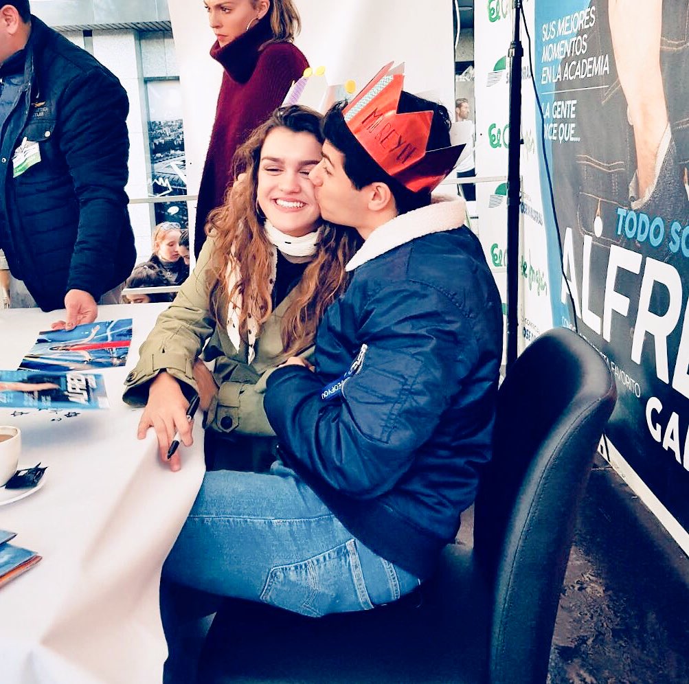 judith_codina's tweet photo. @cleonerys @Musicaenti_ Tierno y adorable!🙉✨ #THOSFansAlfred10M #QueNosSiganLasLuces #GraciasAlmaia jé https://t.co/FEBSTGDxJU