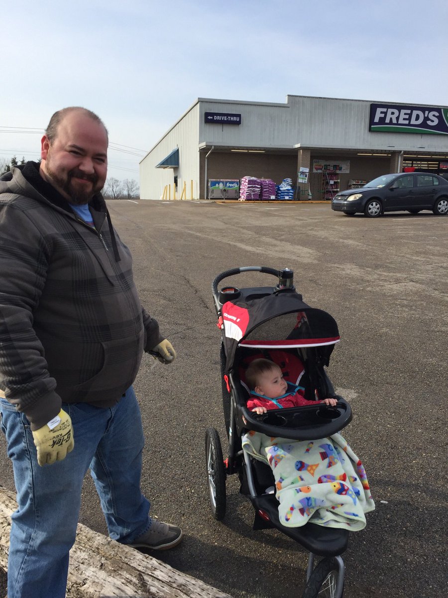 CCSWRD's tweet photo. Great American Clean up this morning in Chester County was awesome! We picked up 1,060 lbs from Fred’s, Millers Grocery, and other locations . #cleanyourblock #kab2018 #ThankyouChesterCounty https://t.co/8wIGbv0xuC