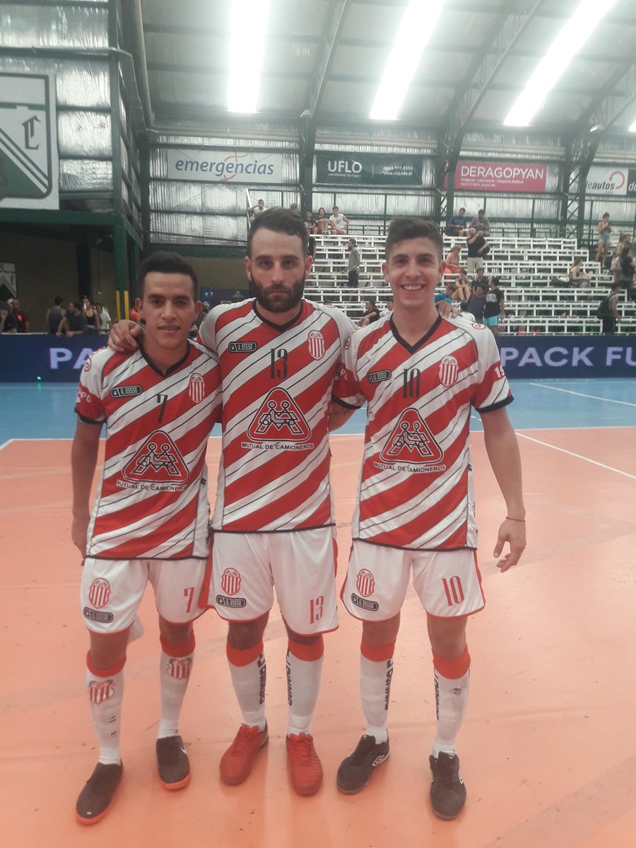 Finaaaaaaaaal en primera división !!!!

Barracas Central venció por 3 a 2 a Banfield con goles de Gabriel Ramírez, Nicolás Lamas y Juan Cortés. El guapo es finalista y enfrentará mañana a las 12.00 a Boca Juniors. 

<a href="/barracasfutsal/">Barracas Futsal</a> #VamosLosPibes #VamosBarracasCentral