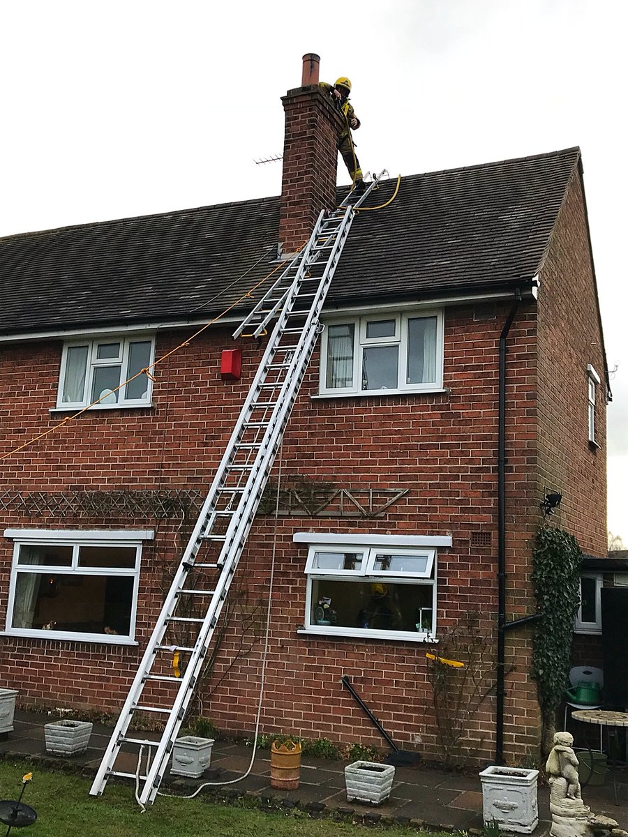 SFRS_MDrayton's tweet photo. INCIDENT: Rescue Pump🚒 and @soyconsado in support🚗mobilised at 15:07hrs by @SFRS_Control to #ChimneyFire in #Woore 🔥Difficult chimney requiring crews to gain access from the roof #SafeSystemOfWork using #Ladders #LineSafety #Hosereel💦 Check your chimney is swept regularly👍🏻 https://t.co/k6x0QmEUio