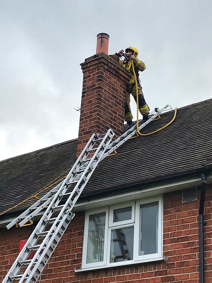 SFRS_MDrayton's tweet photo. INCIDENT: Rescue Pump🚒 and @soyconsado in support🚗mobilised at 15:07hrs by @SFRS_Control to #ChimneyFire in #Woore 🔥Difficult chimney requiring crews to gain access from the roof #SafeSystemOfWork using #Ladders #LineSafety #Hosereel💦 Check your chimney is swept regularly👍🏻 https://t.co/k6x0QmEUio