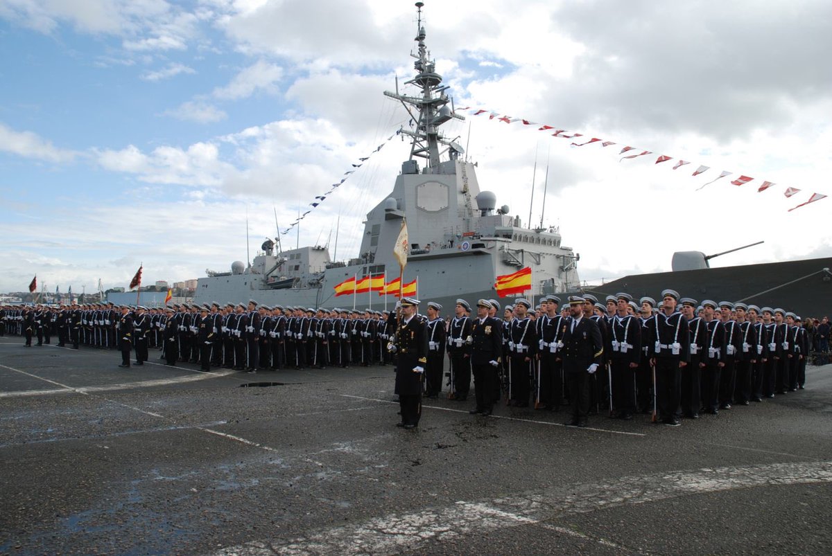 Armada_esp's tweet photo. Esta mañana, jura de bandera 🇪🇸 de 298 marineros y 85 civiles en la Escuela de Especialidades de la Estación Naval de la Graña #Ferrol

¡Enhorabuena a todos! https://t.co/bbf3hFMGRc