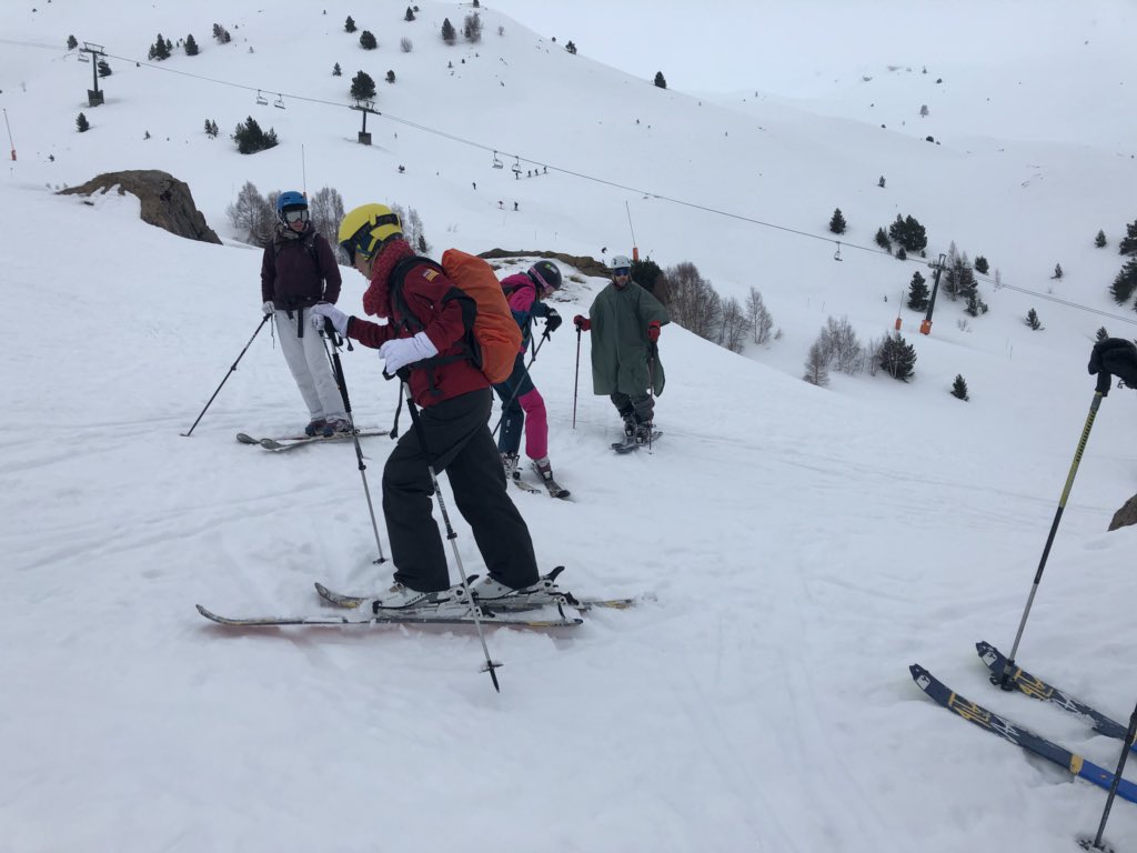 mrescateunizar's tweet photo. #MMURM non-stop #MMURM1 prácticas de #rescate aéreo @guardiacivil #CAEM y #MMURM2 técnica #EsquideMontaña con @internetfam @emBenasque en @ValleBenasque @AramonCerler @montana_segura @seguridadriesgo @Club_P_Guara https://t.co/xtmKkmHwPi