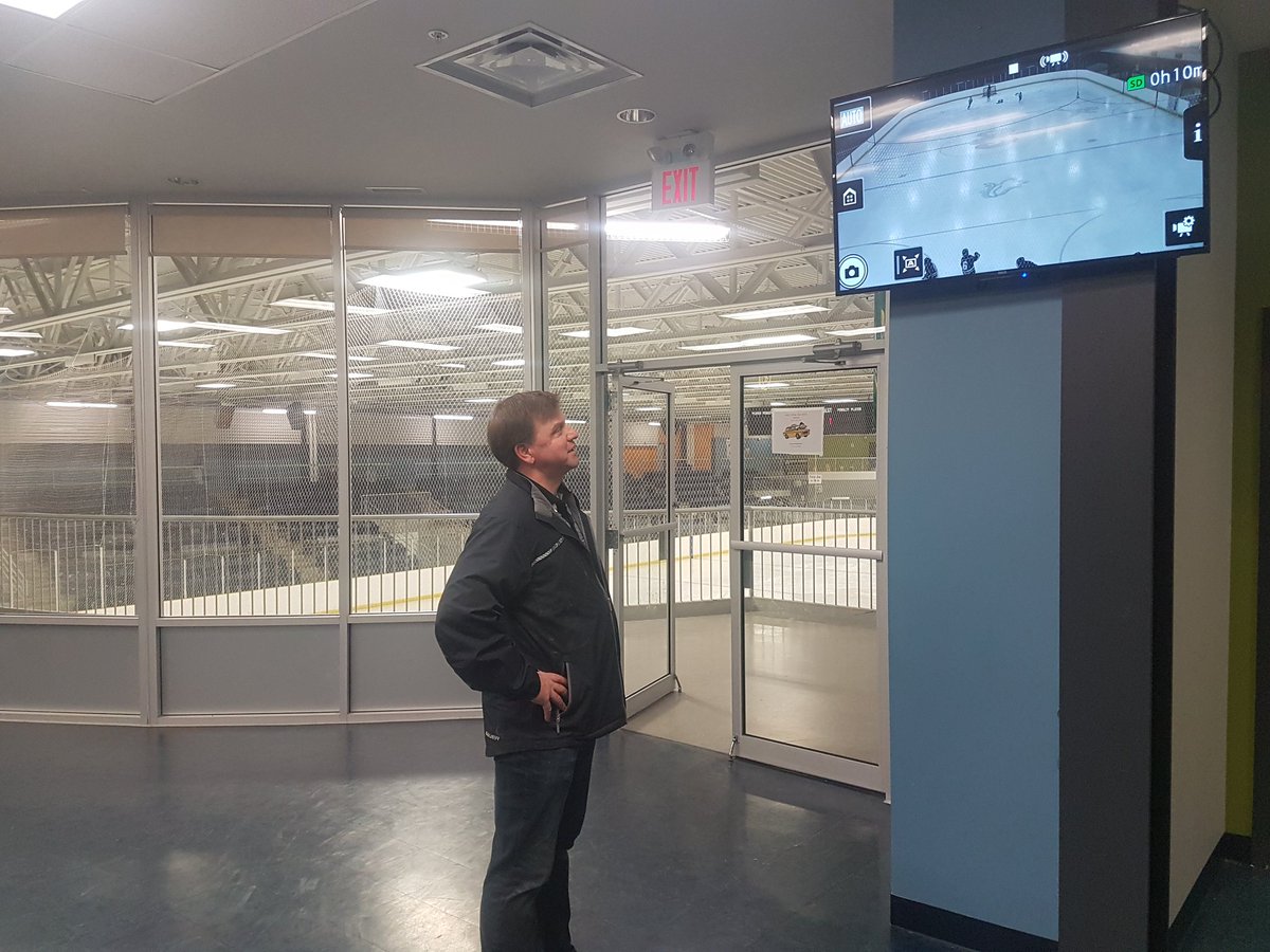 MFPatriotsPJHL's tweet photo. @MFPatriotsJrC donates #PatsTV to @TwpWellNorth. You can watch the Pats in the Plume Room now. Thx to @jeffco28 and @if_francis https://t.co/t6KVVsZOuu
