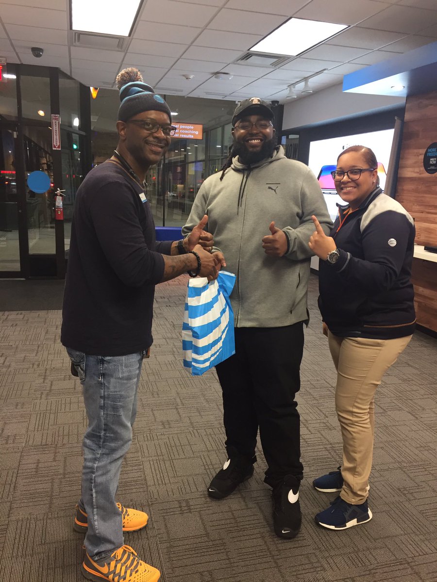 McDeenie's tweet image. Team Hamden, Shawn &amp;amp; Melissa team up with customer #SimpleSetupNE @bracken_slb  @Bowman_Ana2020 @JPotter24 @Tony_ATT1