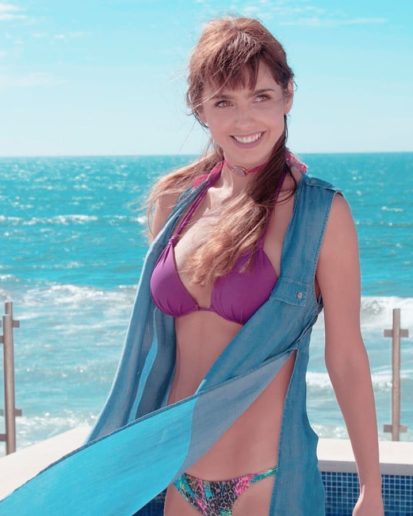 JuanaVParodyOf's tweet photo. Ya llegue manitas muy tarde #PoolPartyParodyOf https://t.co/341AnHiBFM