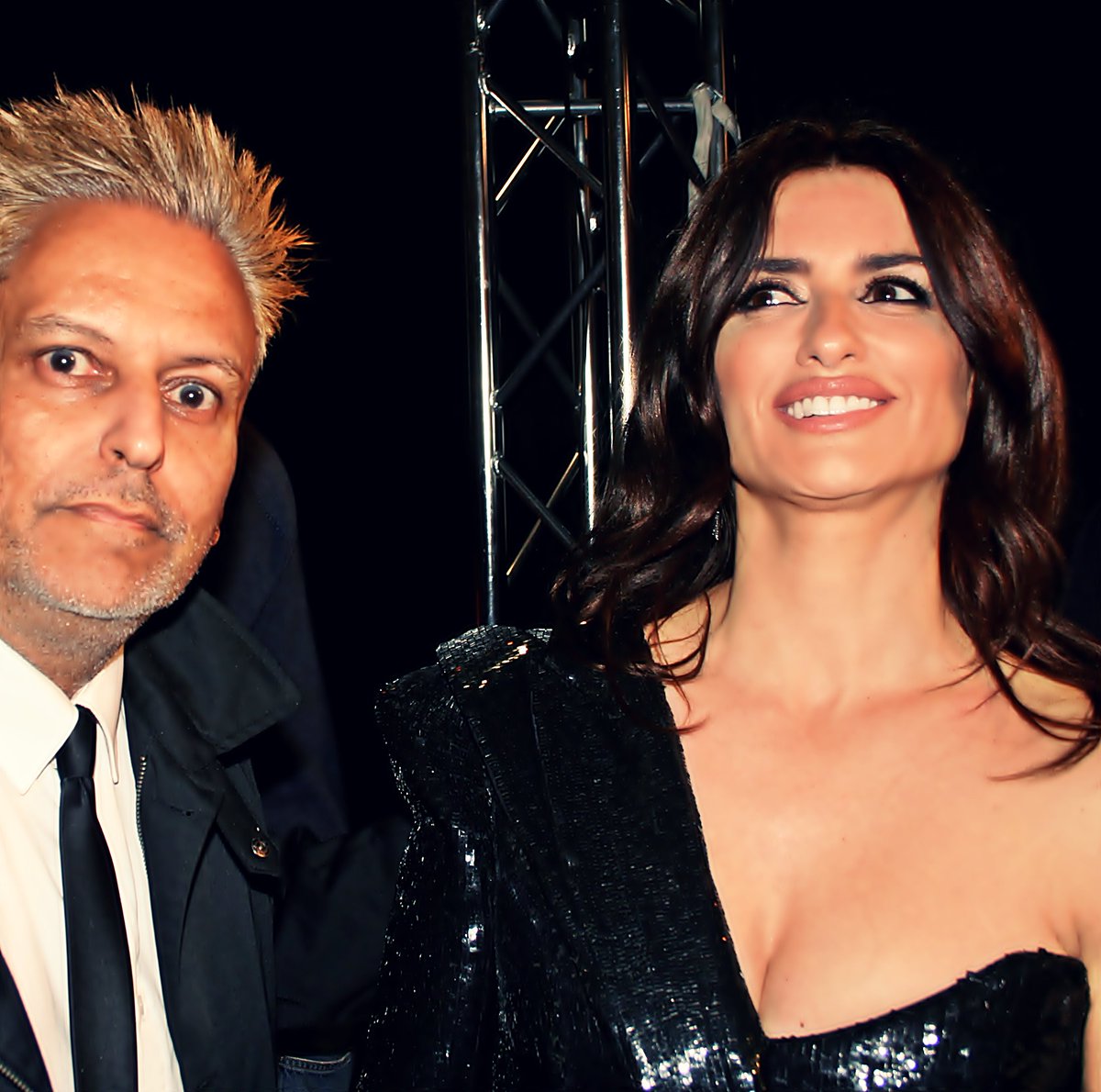 Jimidonas's tweet photo. Premier Loving Pablo. Foto con Paloma Bloyd @luciadelriomgmt @HelpCodeLifeEs @_IreneVilla_ @PenelopeCruzOfi @SMYLIFE_ https://t.co/S2fpVmRGAB Que grandes actores y directores tenemos!!!! https://t.co/KqbwIGvaVh