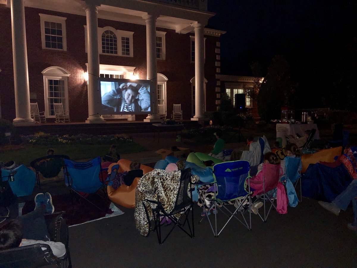 MrDennisJones's tweet photo. Movie night for the kids at the neighborhood clubhouse. Brought to them with my TMO ZTE Spro projector, streaming over @TMobile blazing fast LTE network! #KAPOWEEE #AreYouWithUs @bnash001 @JonFreier https://t.co/8JkySIy27k