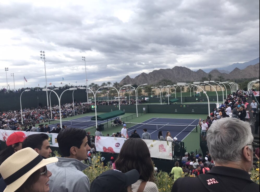 wendilynnmakeup's tweet photo. When @rogerfederer is in the house #GoodLuckGettingClose 🎾 @BNPPARIBASOPEN #PracticeCourts https://t.co/VCgnpEQD0f