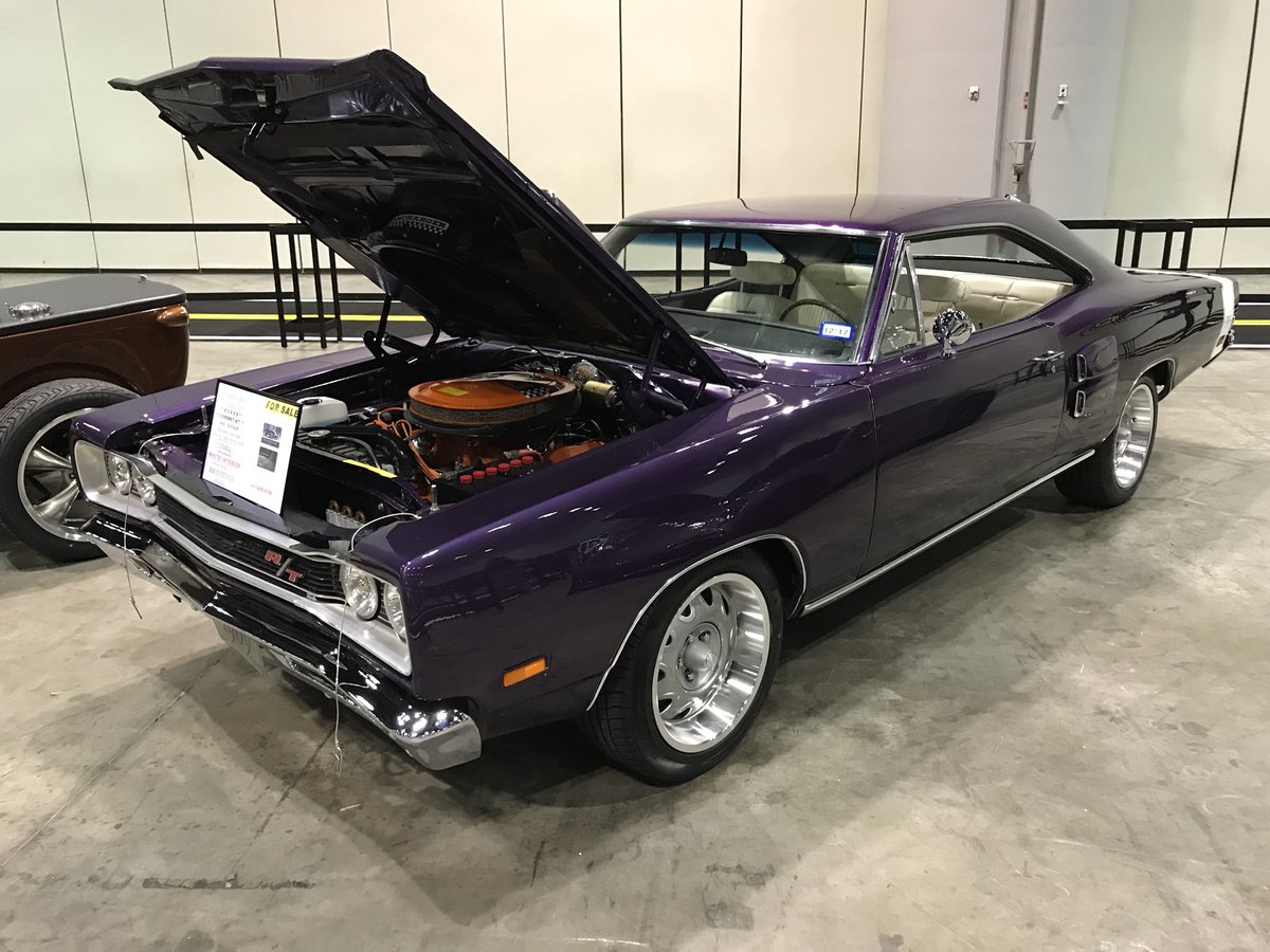 AllGTlife's tweet photo. Awesome color on this @Dodge Coronet R/T. Central @OrlandoAutoShow. #allgtlife #dodge #coronet #rt #ramcharge #v8 #440 #6pack #oldskool #musclecar #americanmuscle #festivalofspeed #carsofinstagram #instacars #cars #carswithoutlimits https://t.co/WSBw3yu4ge