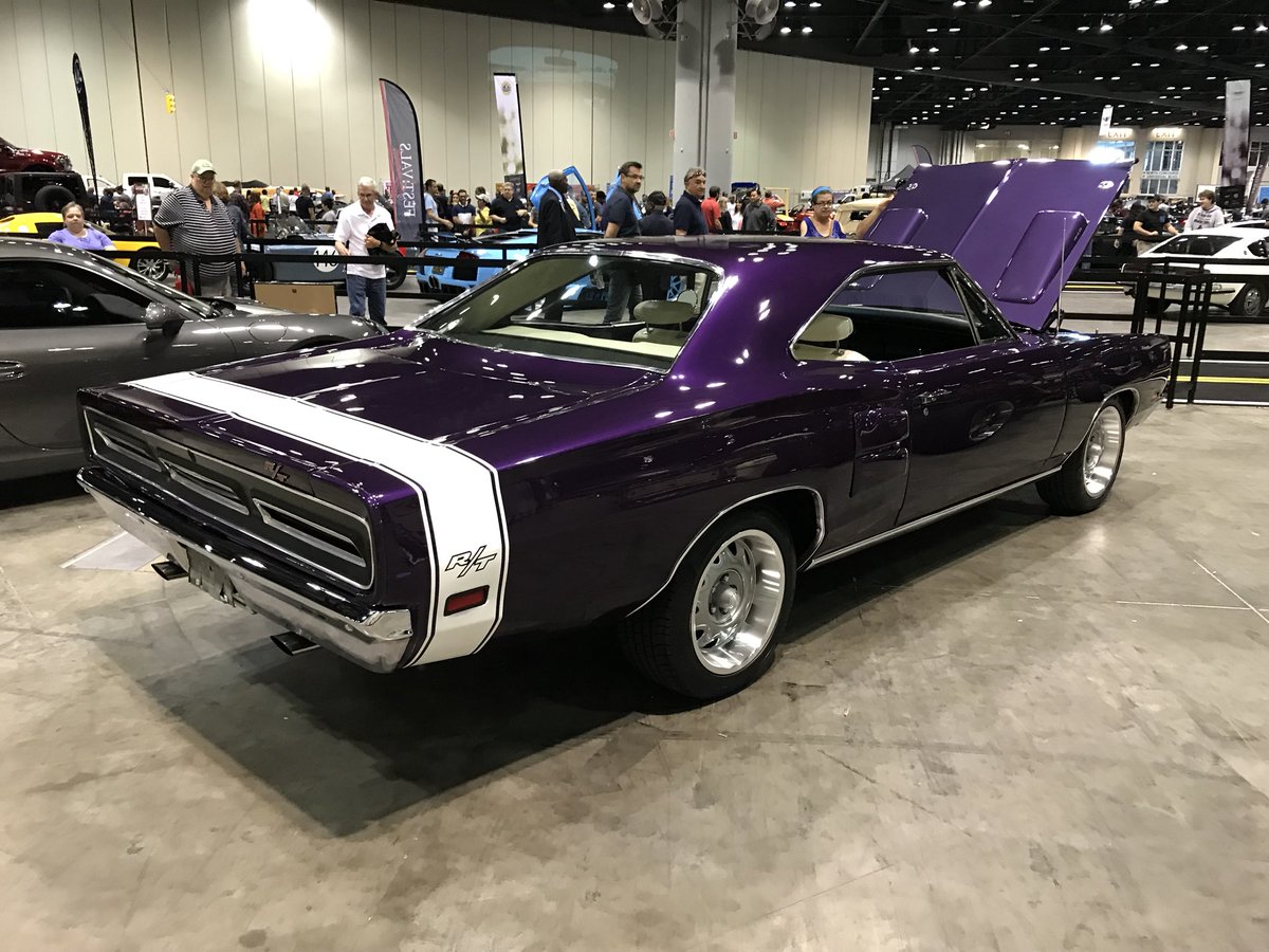 AllGTlife's tweet photo. Awesome color on this @Dodge Coronet R/T. Central @OrlandoAutoShow. #allgtlife #dodge #coronet #rt #ramcharge #v8 #440 #6pack #oldskool #musclecar #americanmuscle #festivalofspeed #carsofinstagram #instacars #cars #carswithoutlimits https://t.co/WSBw3yu4ge