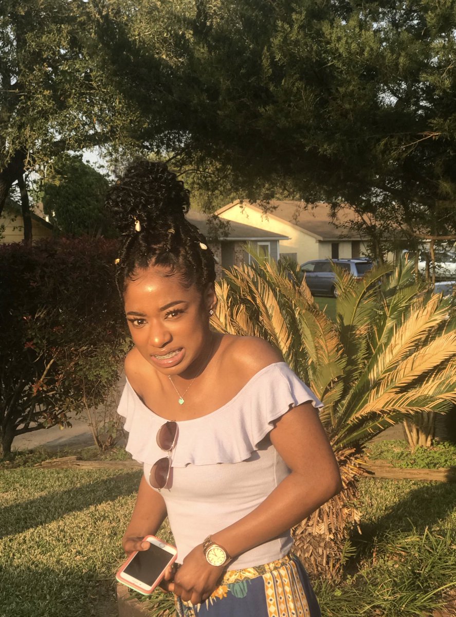_shelbssssss_'s tweet photo. Him: so when I’m gon see you? 
Me: https://t.co/ndS5vDrkB2