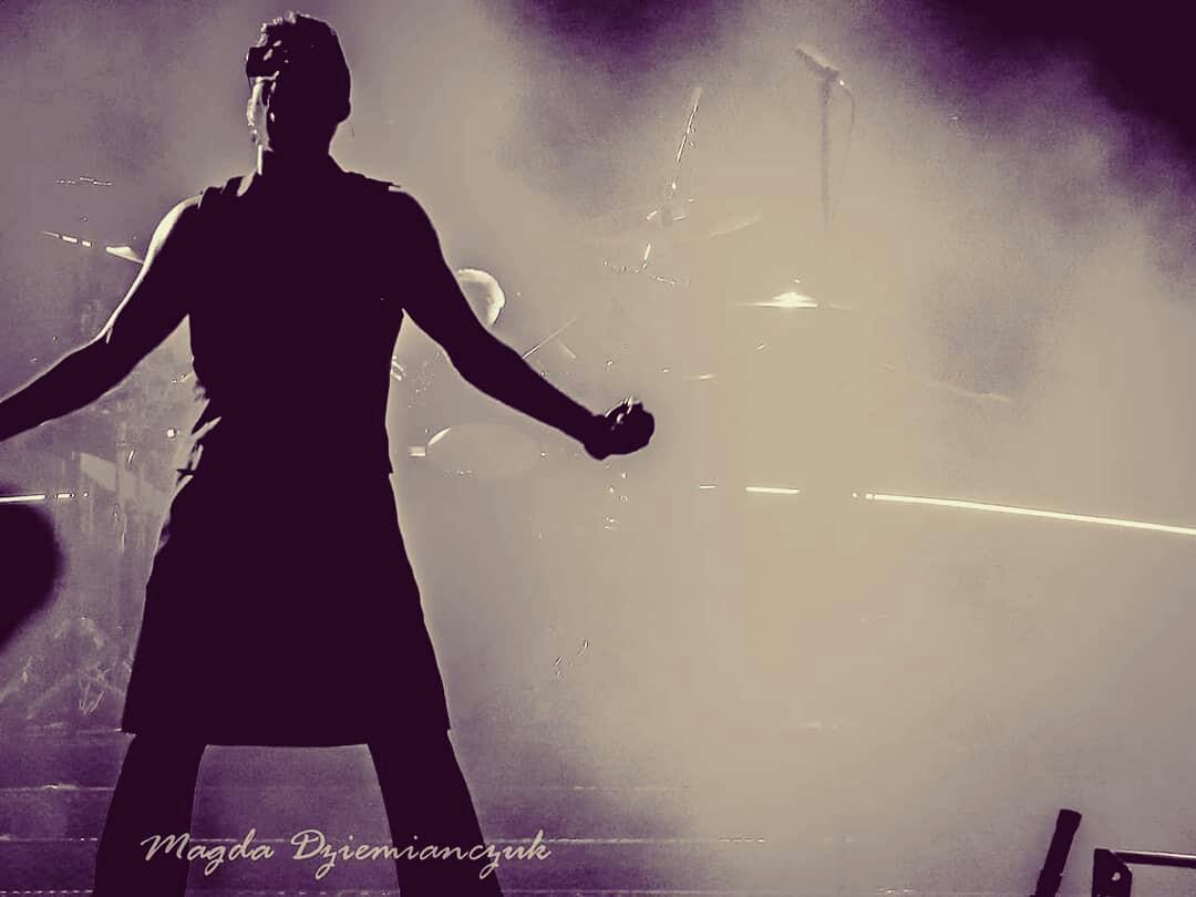 AdamLambert_INA's tweet photo. https://t.co/eiEtT5z2mn @adamlambert at Rod Laver Arena #AdamLambert #Queen #BrianMay #RogerTaylor #QAL #NOTW40 #Melbourne #NightOne #Australia #RodLaverArena #DanityGroup #LiveMusic #Photography https://t.co/1Fv4hQV55o