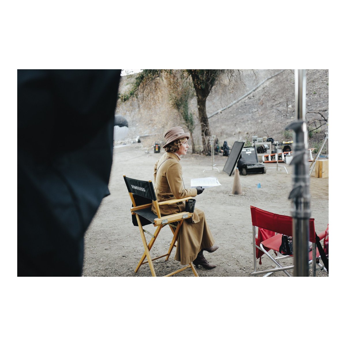 abigailspencer's tweet photo. Carol: Lucy's mother played by the great Susanna Thompson. Season Two premieres tomorrow night! #timeless #bts 📷 @stephanieschuster https://t.co/iQJ5pGlno9