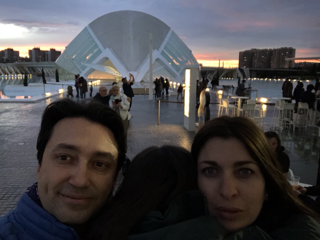 VicenteBetoret's tweet photo. Tarde Fallera en familia. Visita a “l’exposició del ninot”.
#semprevalencia https://t.co/RxtjBG5bP1