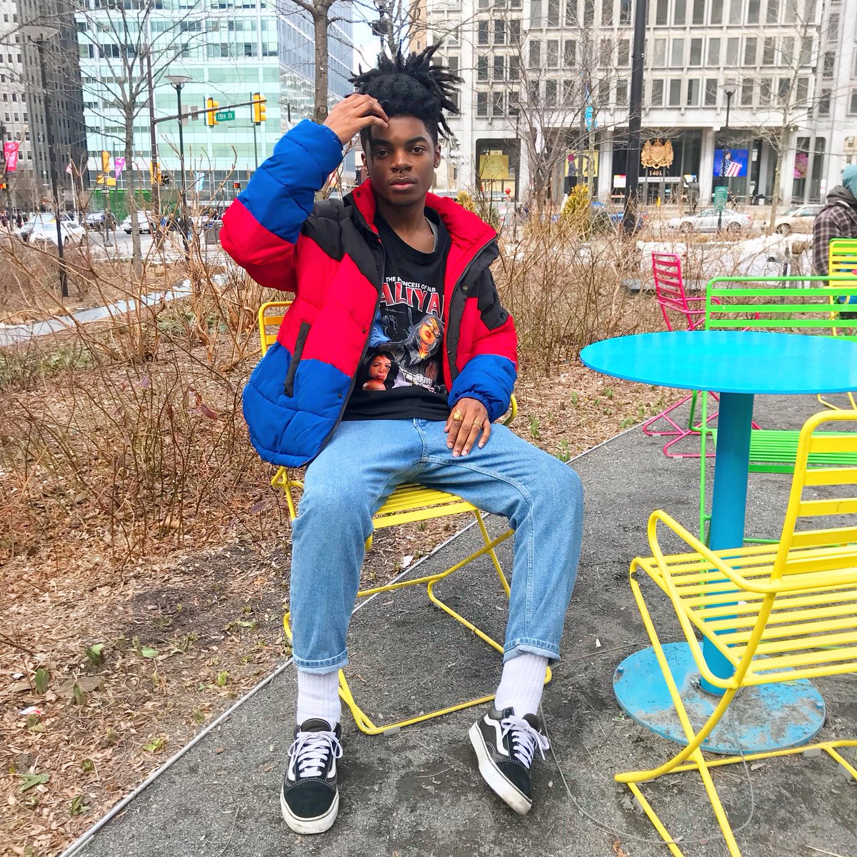 gradeint's tweet image. primary colors