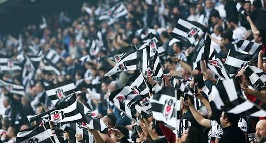 Beşiktaş'ımızı 2 sene şampiyon yapan, avrupada nice zafer kazandıran, bu senede şampiyon yapacak ŞENOL HOCAMIZI size yedirmeyecegiz. Kininiz ve hasetinizle boğulun inşallah. Türkiye'nin tartışmasız en iyi TD ŞENOL GÜNEŞIMIZDIR!

#TitreyinBeşiktaşLigeDöndü