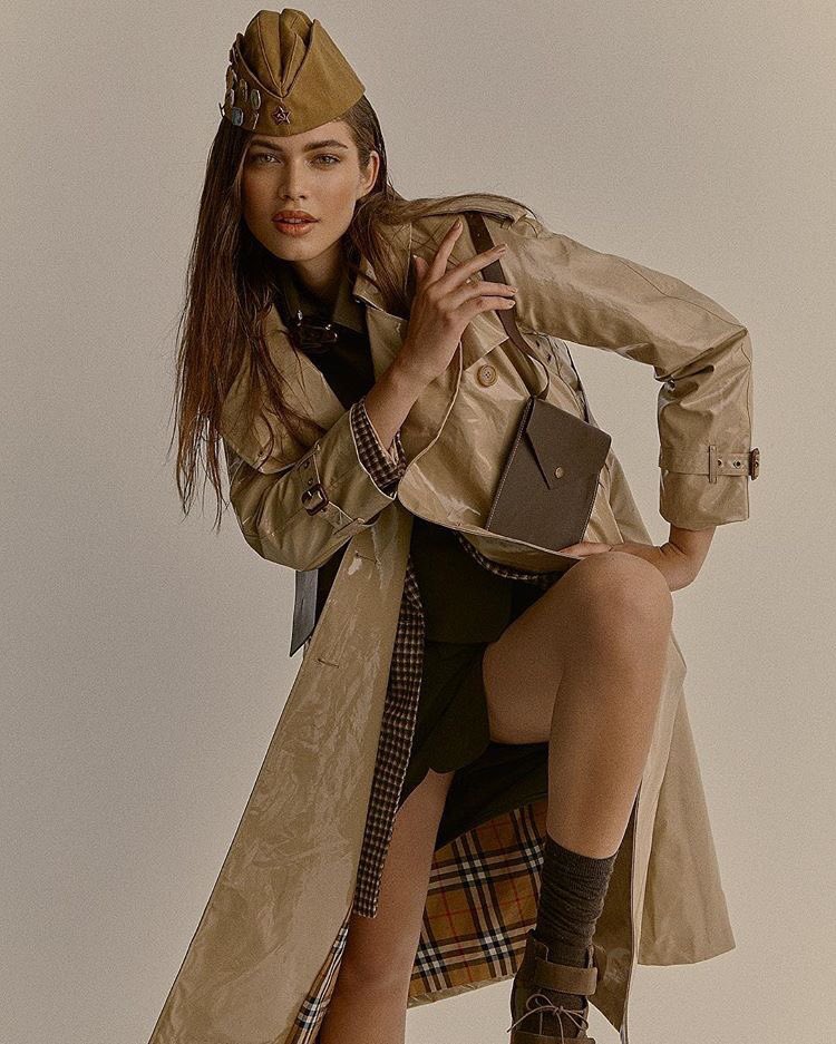 valenttsdaily's tweet photo. #ValentinaSampaio no editorial para @VogueBRoficial de março 2018. #valentinasampaio #valentts #teamvalentina #vstorm #fashioneditorial #voguebrasil #fashionstyling https://t.co/jV95CYRcqo