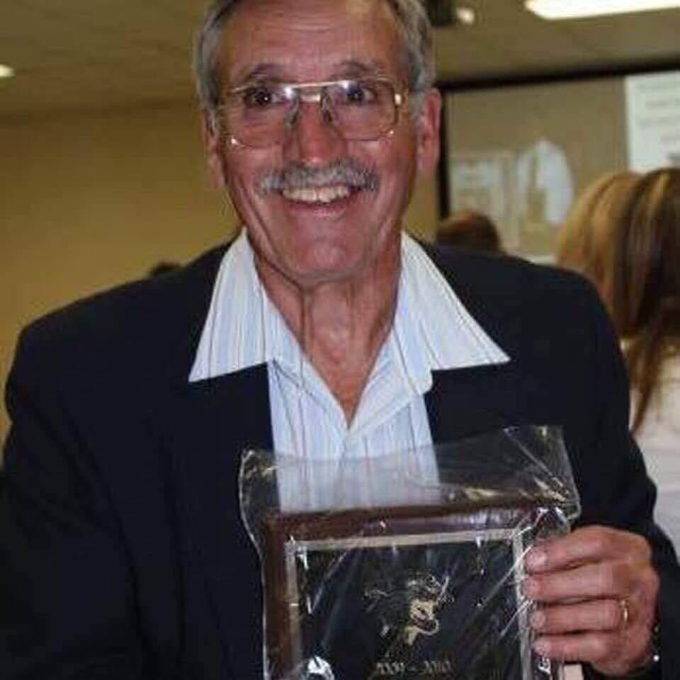 DCcougarnation's tweet photo. Simply one of the best!  This guy was such a great teacher and coach. Truly inspired me most of my life and was one of many that inspired me to make education my career.
Our thoughts and prayers go out to the Coach Pruitt family. 🙏🏼 https://t.co/D3FIQLSLNa