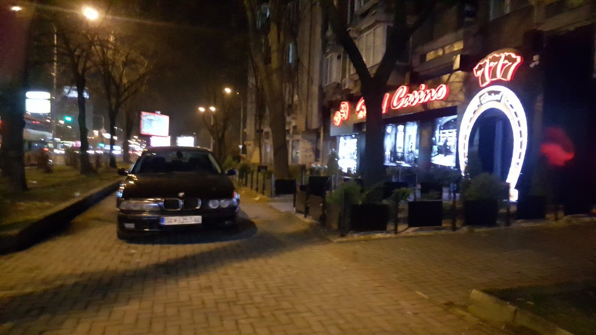 ViktoryNik's tweet photo. Сигурно е посебна сатисфакција (што никогаш нема да ја разберам) да си сељак со БМВ. https://t.co/OMxE71gB5N