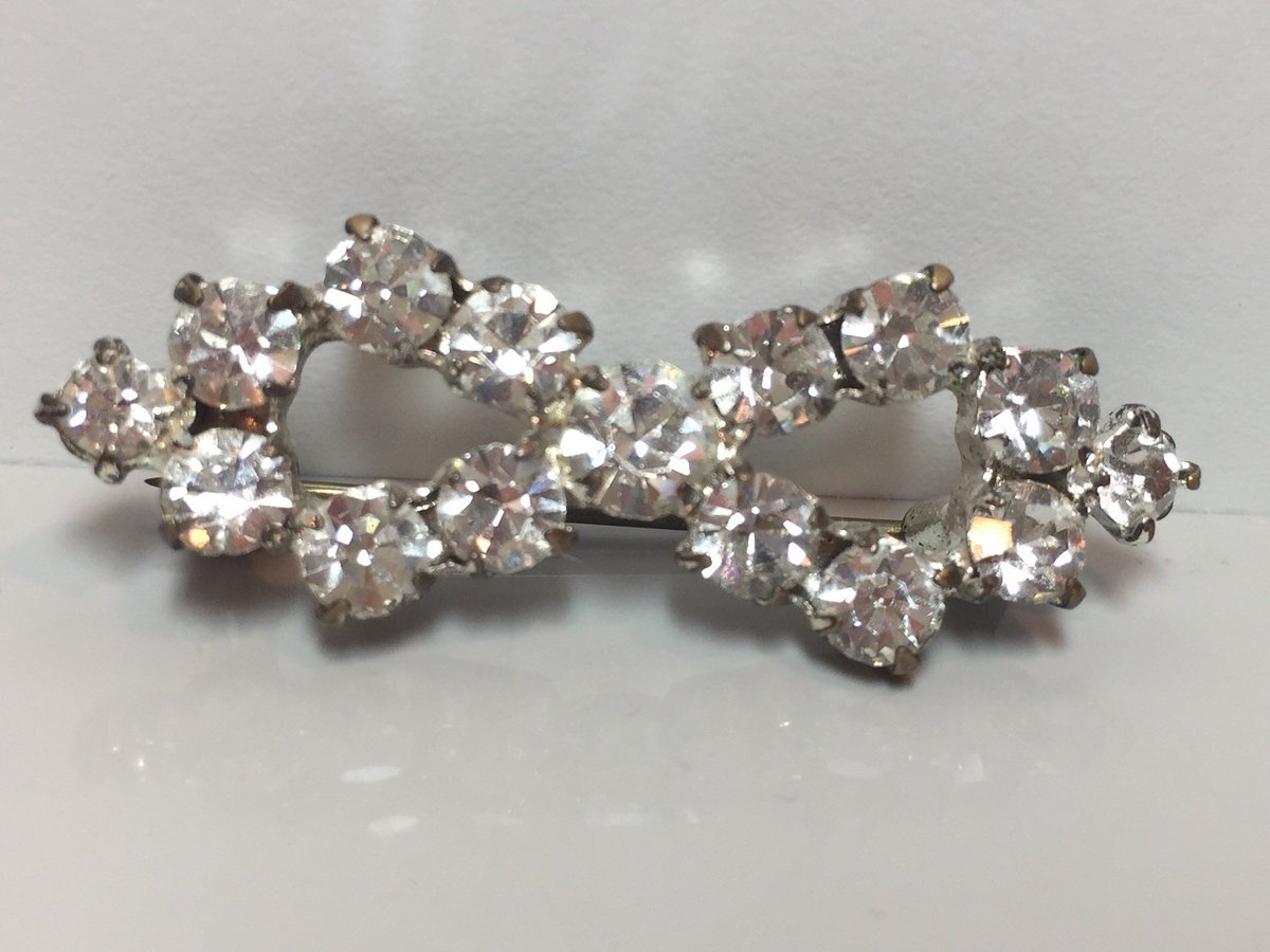 sheriesvintage's tweet photo. Excited to share the latest addition to my #etsy shop: Vintage small Clear Rhinestone Pin Brooch Bow Mask Glasses https://t.co/hHQfw5VRwJ #jewelry #clear #no #women #vintagesmallbrooch #maskpin #bowpin #vintagejewelry #vintagerhinestone https://t.co/G1mT6Ffx4z