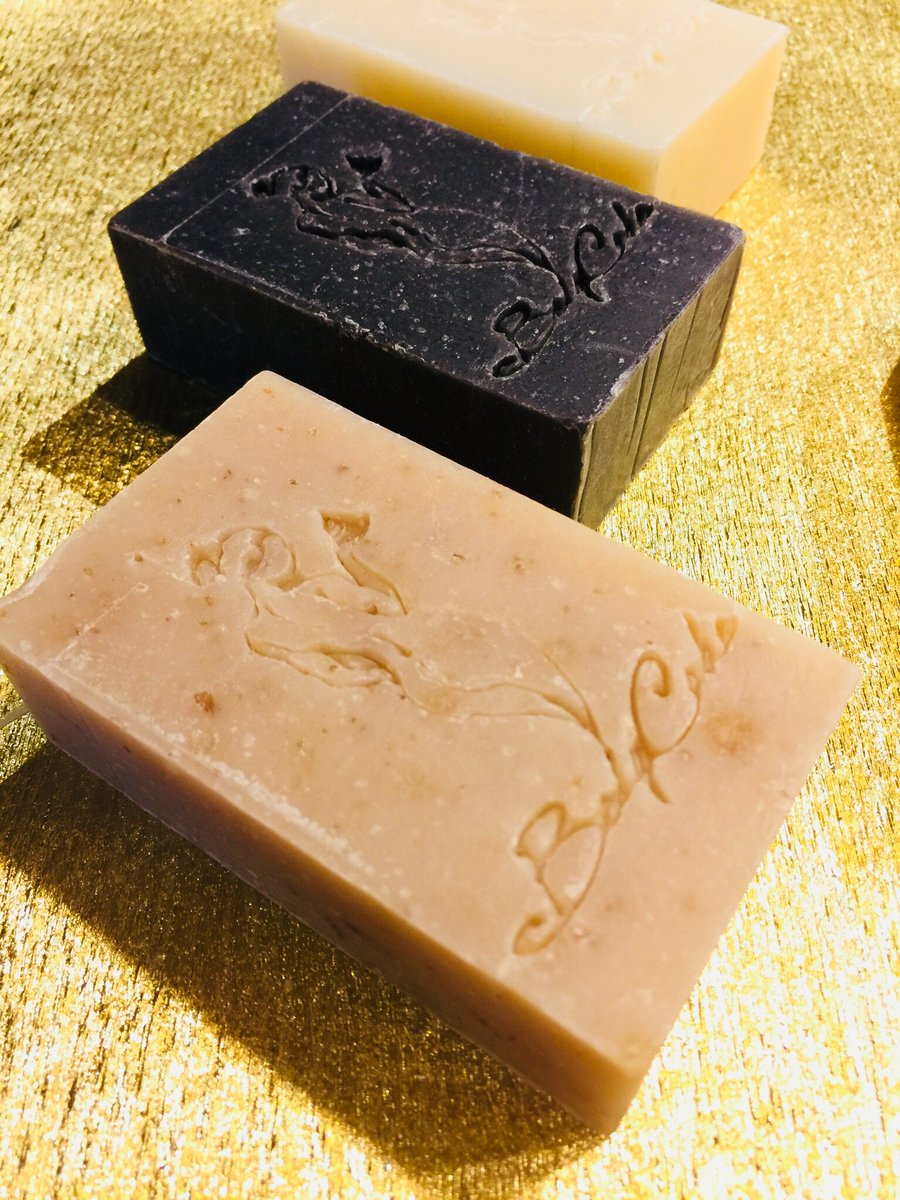 bodycakebytish's tweet photo. Soap was probably the first beauty item you were ever introduced to. But what defines the soap of the new millennium? https://t.co/ZJQLxux7si
#loveBodyCake #BeBodyBar #bodybar #soaps #cleanse #cleanliness #beautifulskin #naturalskin #blackhair #naturalhairrocks https://t.co/duhsSL7bEO