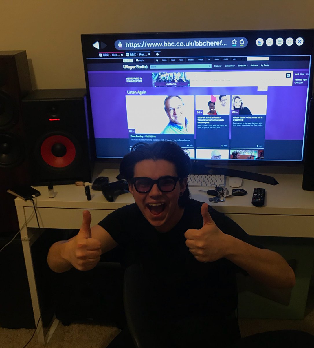 Listening to bbc introducing Hereford and Worcester live! Andrew Marston introduces the purple shades #bbcintroducing