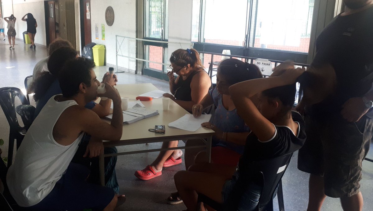 Los jovenes y los equipos docentes nos volvemos a encontrar para vivir un gran año!! <a href="/Soledad_Acunia/">María Soledad Acuña</a> <a href="/andreabruzos/">Andrea Bruzos</a> @escuelabiertabs