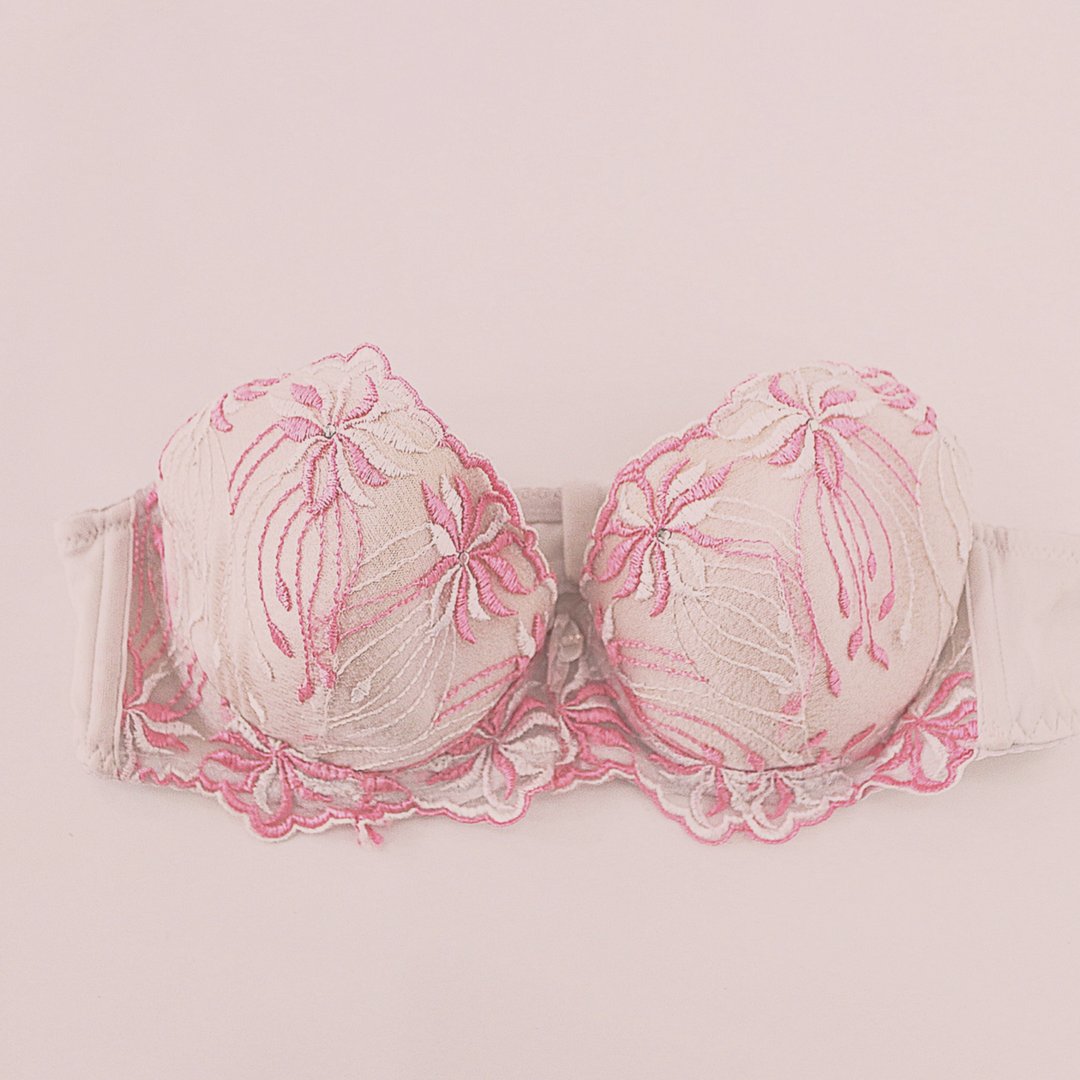 imperial404's tweet photo. You've finally gotten into bed after a long, hard day, only to realize that you STILL NEED TO TAKE YOUR BRA OFF.

This is the stuff of nightmares, people. https://t.co/SUW7iPrmbV