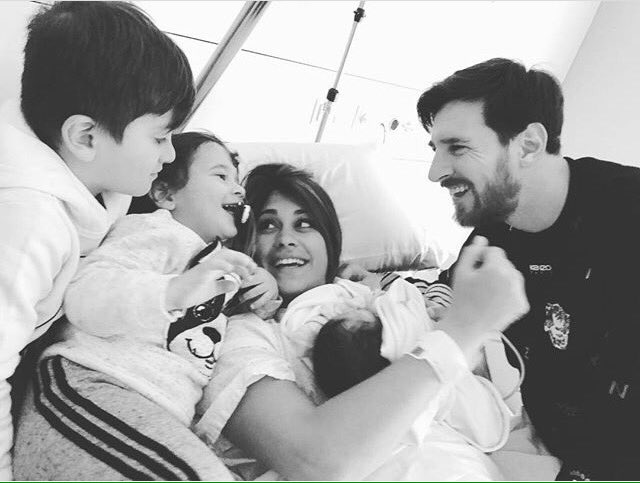 LeoMessiFans_'s tweet photo. Bienvenido al mundo #CiroMessi  . https://t.co/uFc23h5IVt