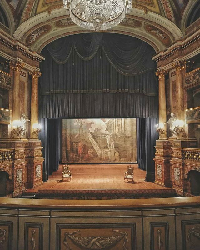 BeniCulturali30's tweet photo. ~ Real Teatro di Corte ~
Nacque per volere del re, ispirato al Teatro San Carlo e costruito sotto la diretta supervisione di Vanvitelli.
📍Caserta, Italy
Photo by @bicalove_scarlett
Visita il nostro sito ➡ Link in bio ⏩Seguici anche su Facebook
#benic… https://t.co/f3kr8KG3wc https://t.co/BT5yXvWyCx