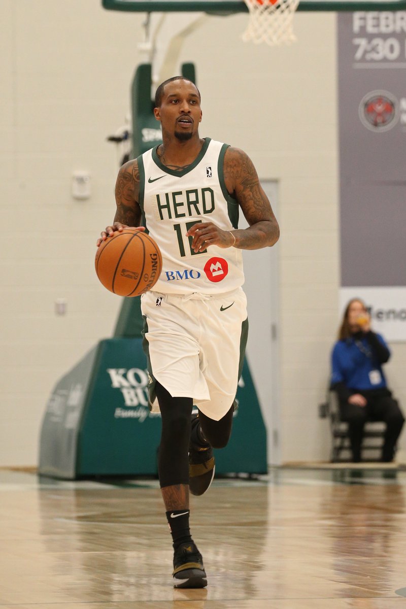 BleacherReport's tweet photo. Brandon Jennings signing a 10-day contract with Bucks, per @MarcJSpearsESPN https://t.co/HuSu0lo511