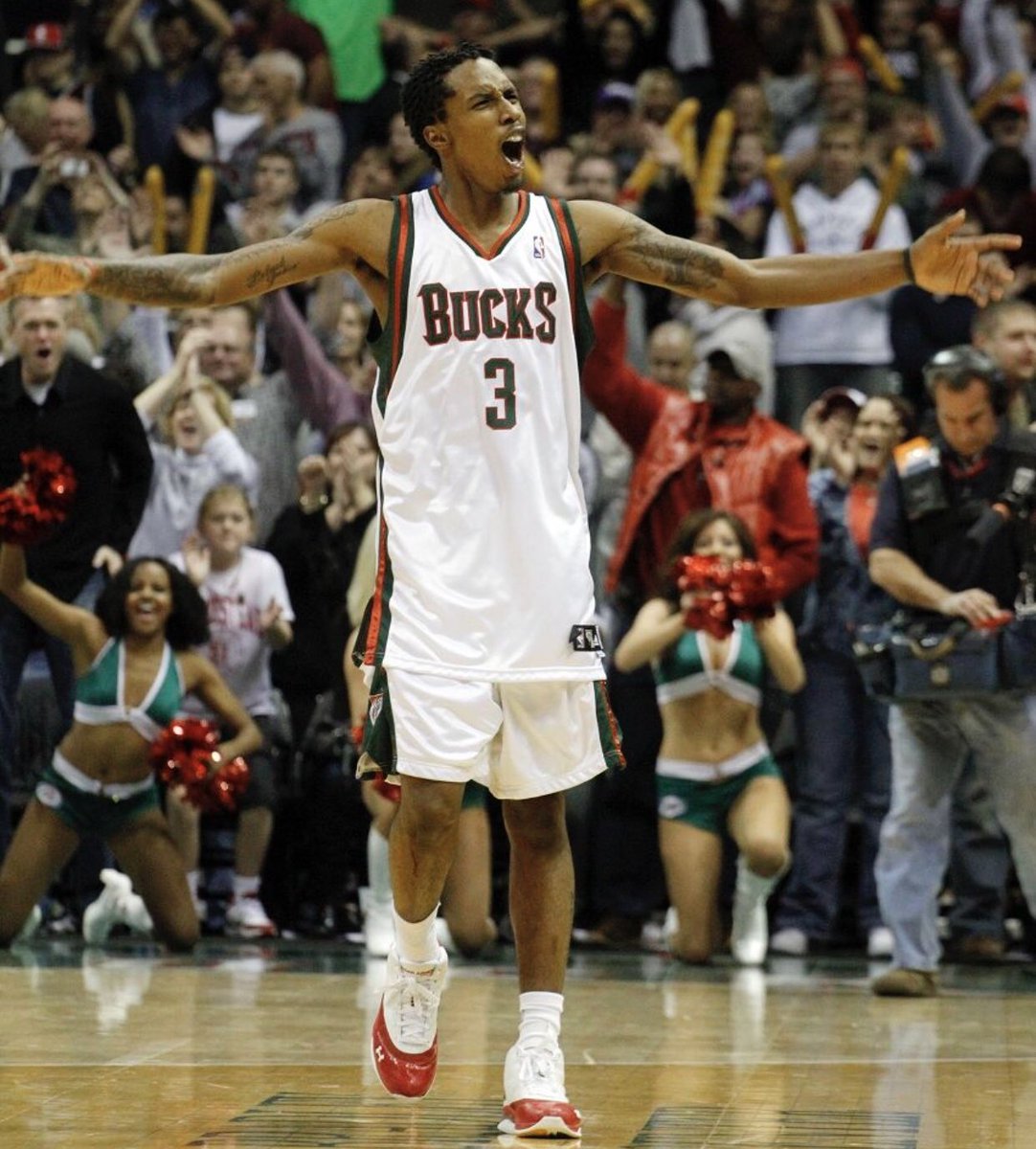 MKEBucksNation's tweet photo. WELCOME BACK BRANDON JENNINGS! https://t.co/UIbLWLog4n
