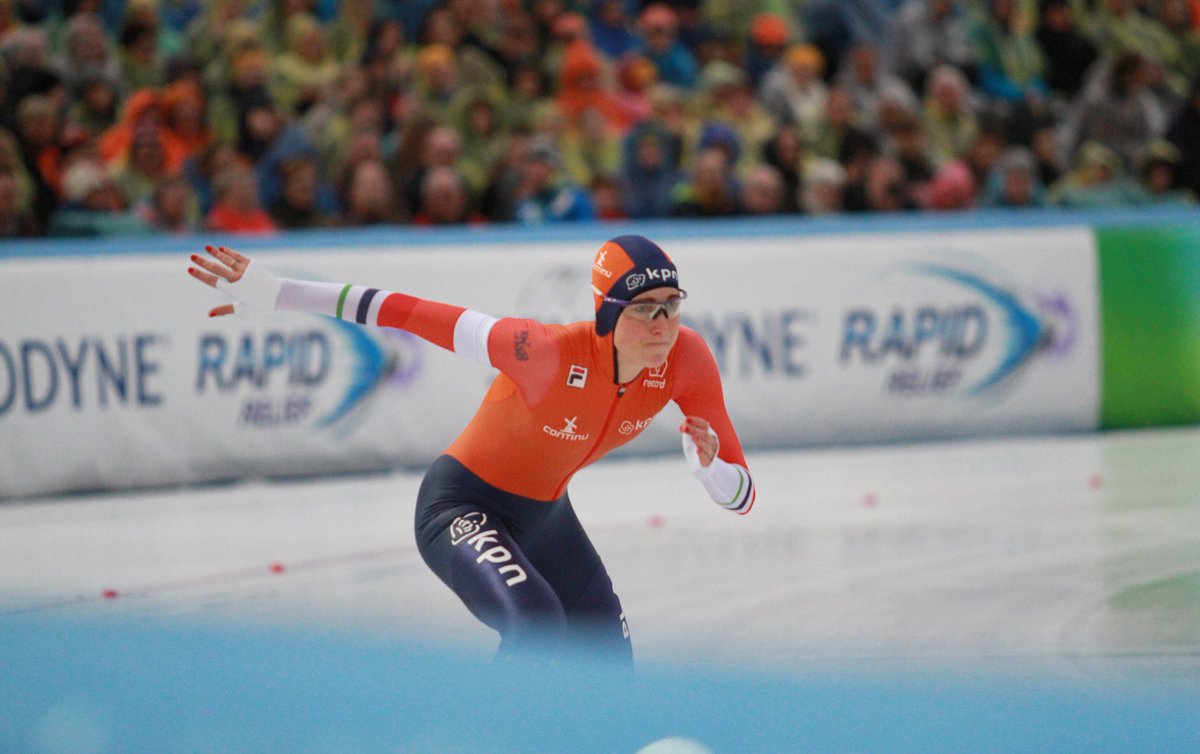 iSkaters's tweet photo. Op haar laatste wedstrijd als professioneel schaatster wint @annoukvdweijden brons! 🥉#WKAllround #Plantina #ContinuNL #iSkate https://t.co/byWkzFppYs