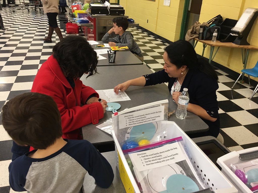 Brentwood families engaged in an evening of literacy. #EngageEmpower <a href="/BrentwoodMESE/">Brentwood Magnet Elementary School of Engineering</a>