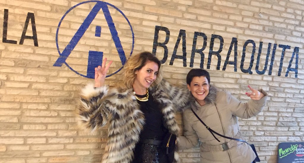 <a href="/beajarrin/">Beatriz Jarrín Lera</a> porque eres tan linda? gracias por tu generosidad! Por apoyarnos en toda esta locura divina llamada #WapapopValencia y así de divertido este momento en <a href="/LaBarraquita/">Johnny dos Santos</a> #estrellagalicia #funny #enjoylife #Food