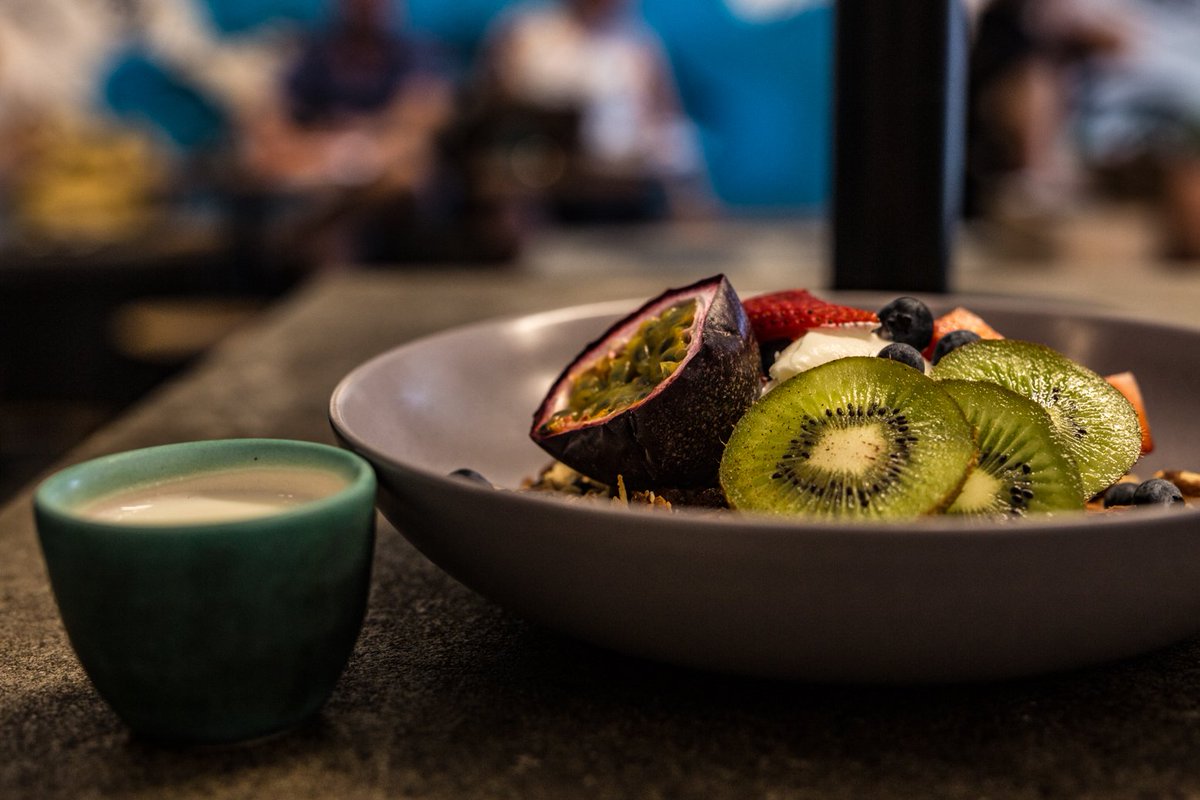 BMRoasters's tweet photo. Sunday brekkie? Look no further than our healthy breakfast bowls, packed with delicious fruits to kick-start your day 💪🍓🍌
#blackmarketroasters #cafe #enmorecafe #thirroulcafe #cafefood #breakfast #brekkiebowl #yum #foodporn #foodie #cafelife #healthy https://t.co/aD8fLnJbC5