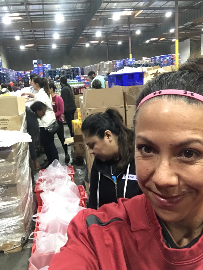 DawnQSantiago's tweet image. ❤️💛❤️💛 morning well spent! #SCervice @USCAlumni  #FightOn