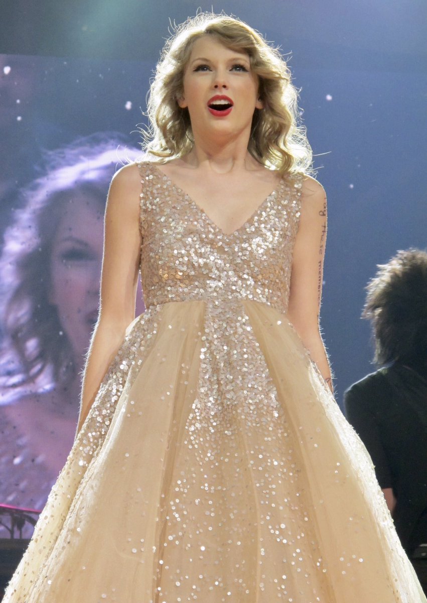 Taylor Swifts Dress In Love Story
