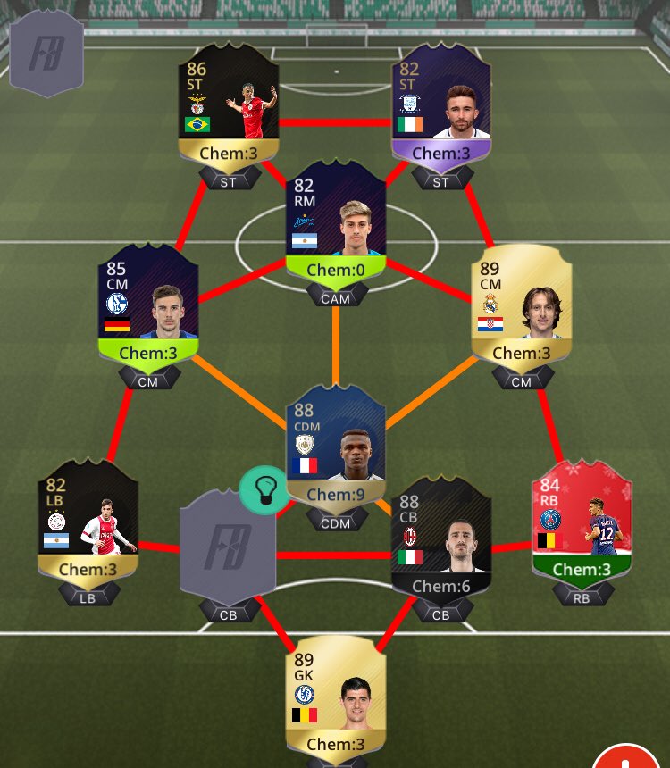 twdarrowverse's tweet photo. @gruuuuuuuuu845 @TradeoFiferico @FIFAUTTRADEOS Alguna plantilla con 250k y algunos de estos jugadores (son todos intransferibles) no importa la formación https://t.co/EvaAIiQi0n