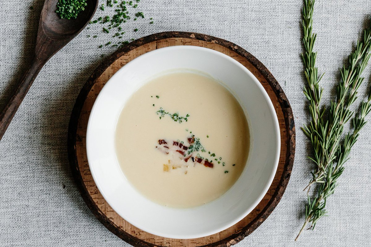 Say no to #snow and come in for a warm Parsnip and Wellesley Apple Soup! ❄️rite.ly/KhUY? #winter #soup #kwawesome #dtklove #dtkeats