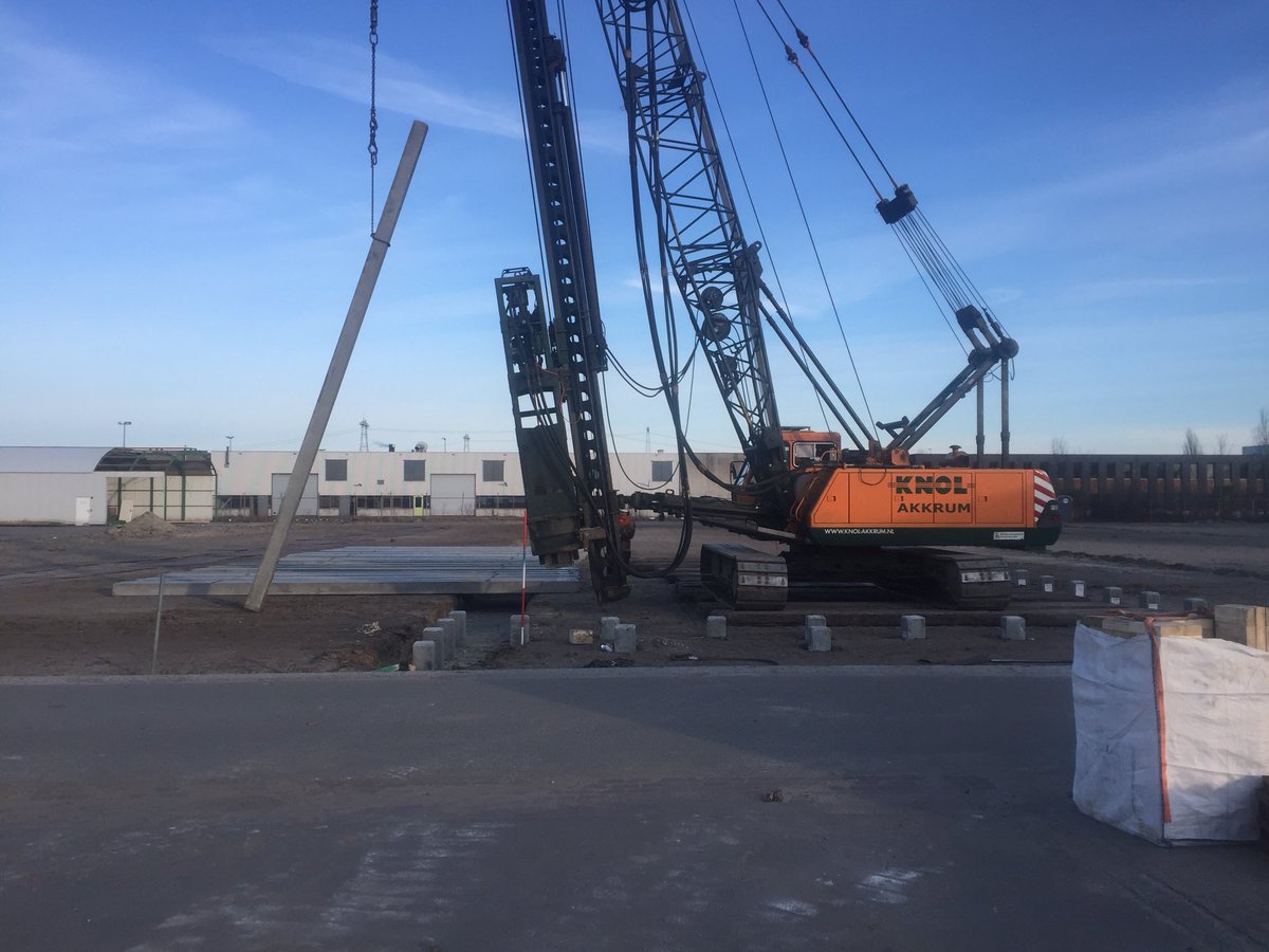 Gaaf werk: bijna 2000 palen heien + fundering en onderbouw realiseren in Groningen palen @HaitsmaBeton #mooiwerk