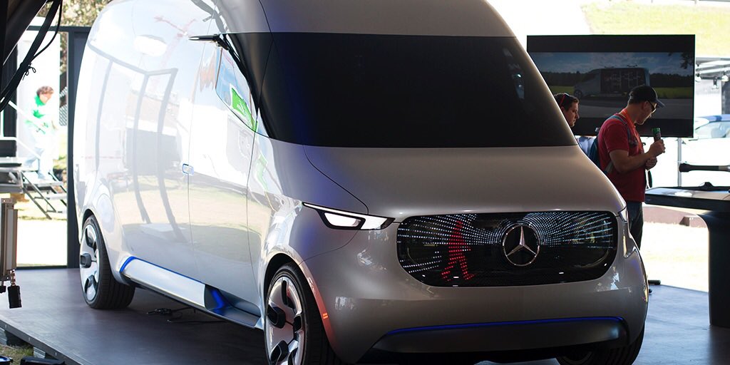 The Vision Van offers a view into the future of logistics. Highlighted by a networked delivery chain and a 100% emission-free 75 kW electric drive system, the Vision Van represents the prototype for future van generations. #createthenew @meconvention #SXS