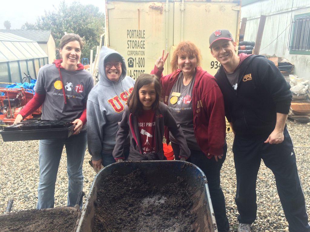 USCSecondDecade's tweet image. Saving the #PVBlue 🦋 habitat with @PVPLC @USCAlumni day of #SCervice #GivingBack
