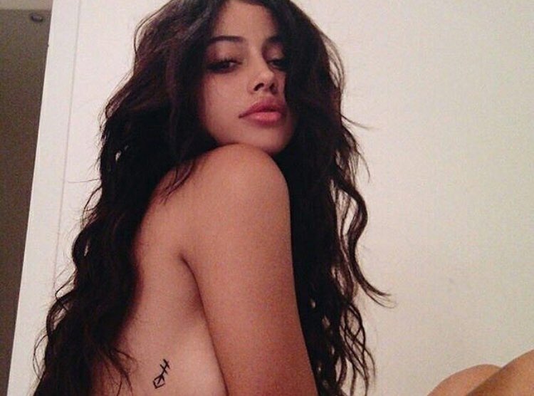 Anytime I'm alone, I can't help thinking about you
All I want, all I need, all i see, it's just me and you