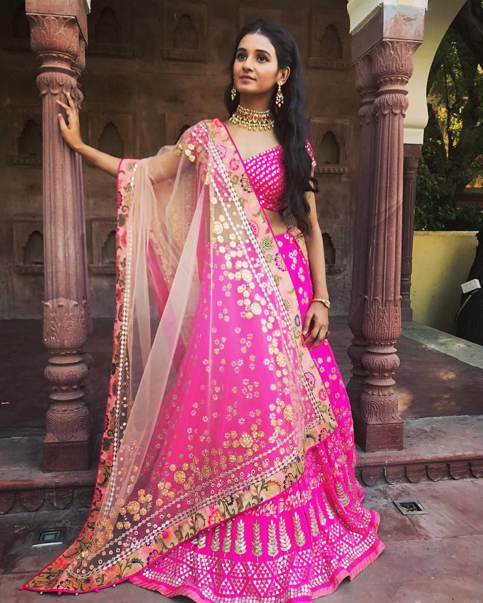 shaktimohann's tweet photo. Mere rashake qamar tune pehli nazar jab nazar se milayi maza aa gaya.
Wooow diva looking sooo pretty and gorgeous.
Goodness Goodness.😘
 #kanhare #glimpse2 @mohanshakti looks ravishing in a hot pink lehenga by @devnaagri #jewellery @curiocottagejewelry #albumrelease2018 #jodhpur https://t.co/Q5iP6RCODn