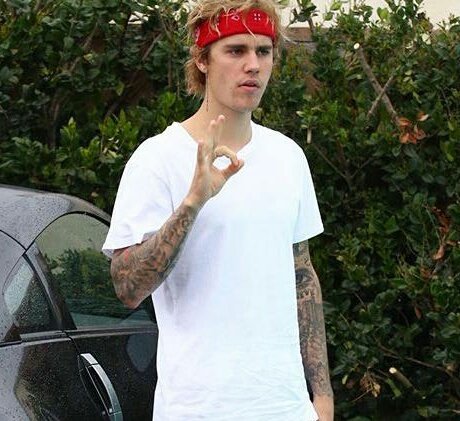 biebernewslc's tweet photo. Cuando veo pasar a mi crush, pero de repente pasa de largo y me ignora bien intenso. 

@justinbieber #JFCJustinBieber https://t.co/h5WgkKhAaI